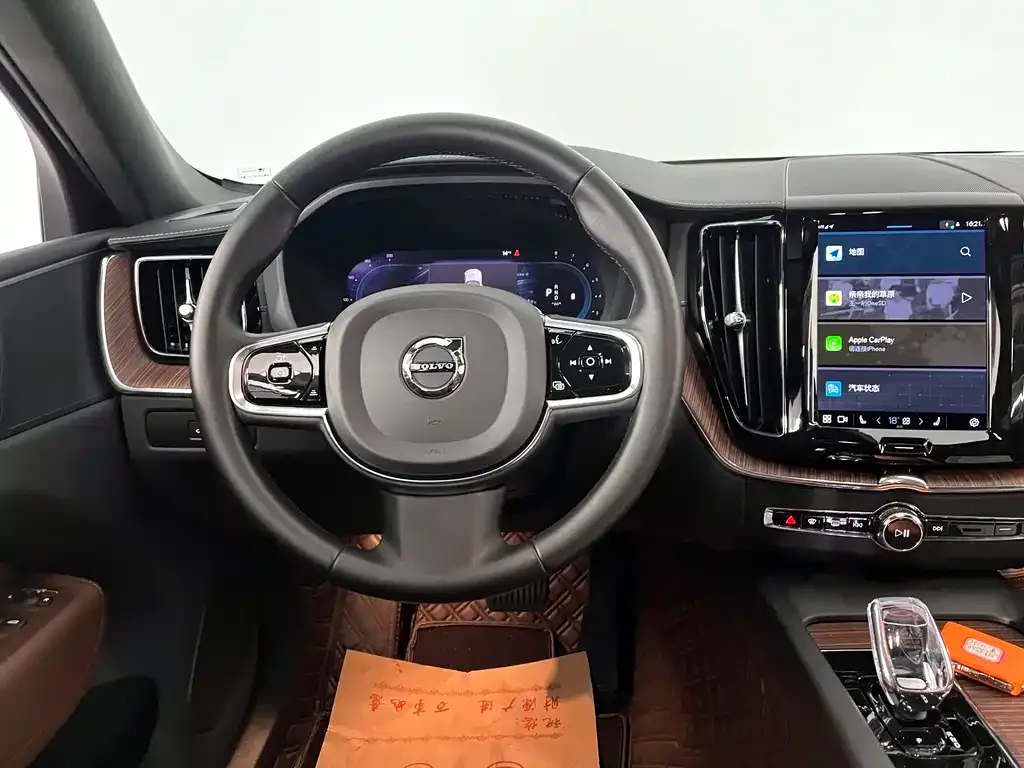 Volvo XC60 — фото 10
