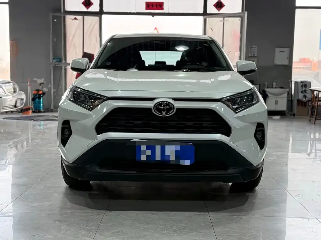 Toyota RAV4 — фото 5