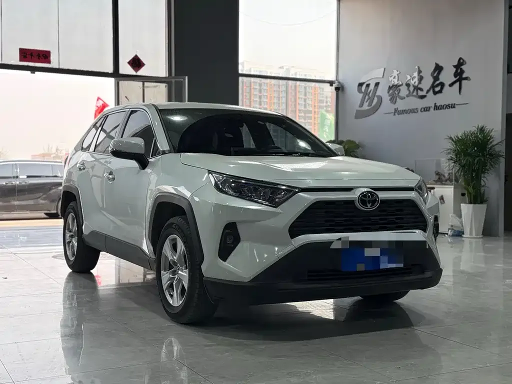 Toyota RAV4 — фото 9