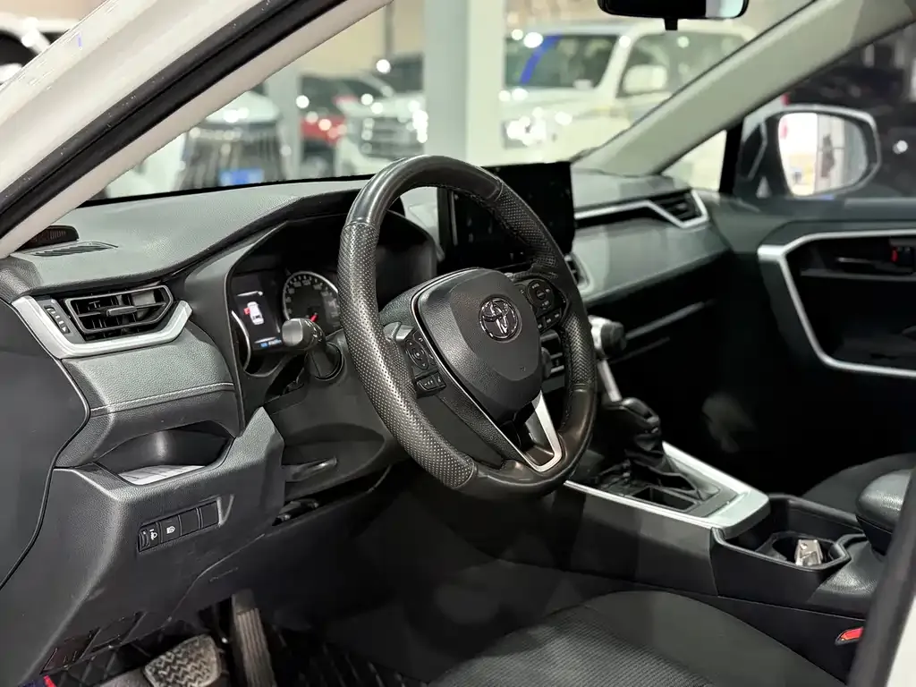 Toyota RAV4 — фото 10