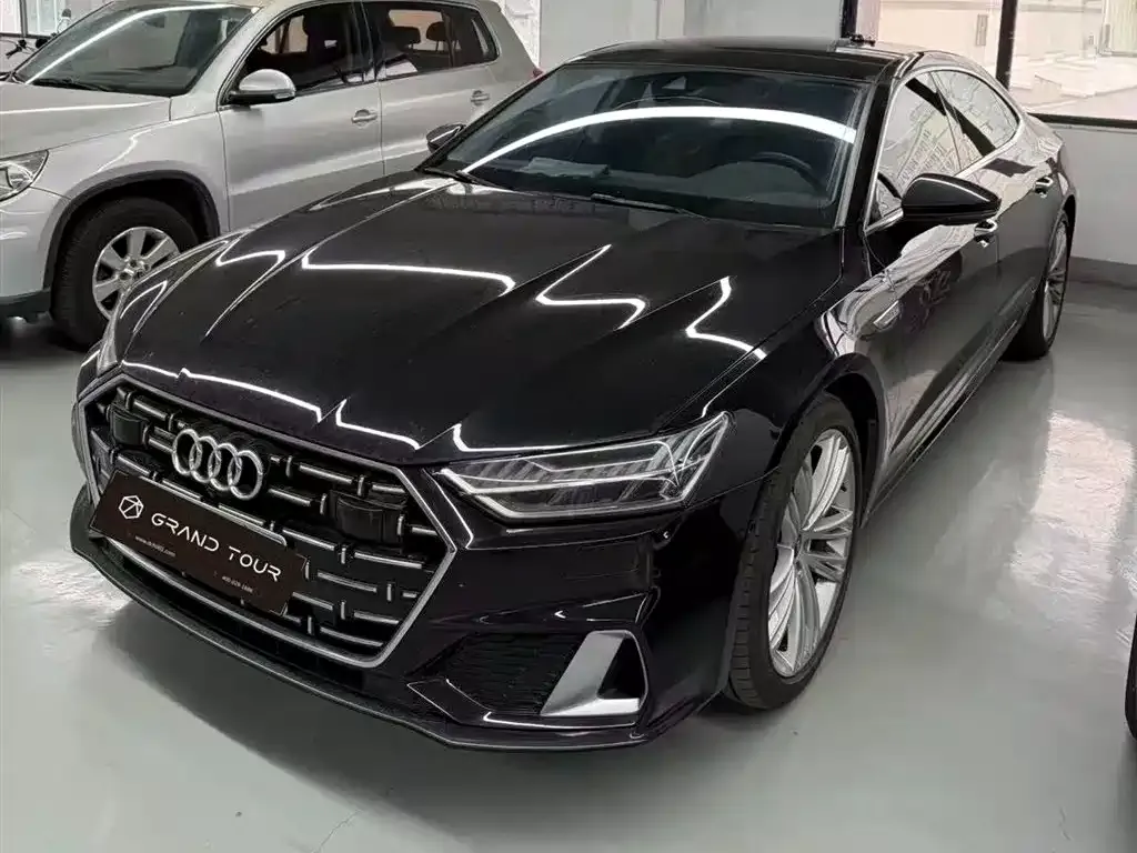 Audi A7L — фото 1