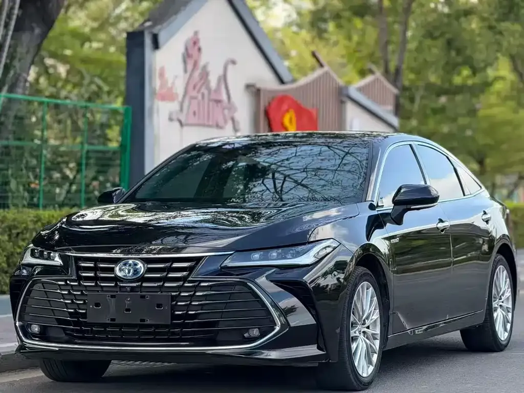 Toyota Avalon — фото 1