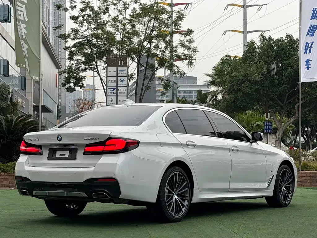 BMW 5 Series — фото 9