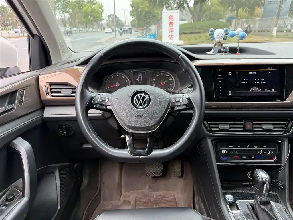 Volkswagen Tharu — фото 4
