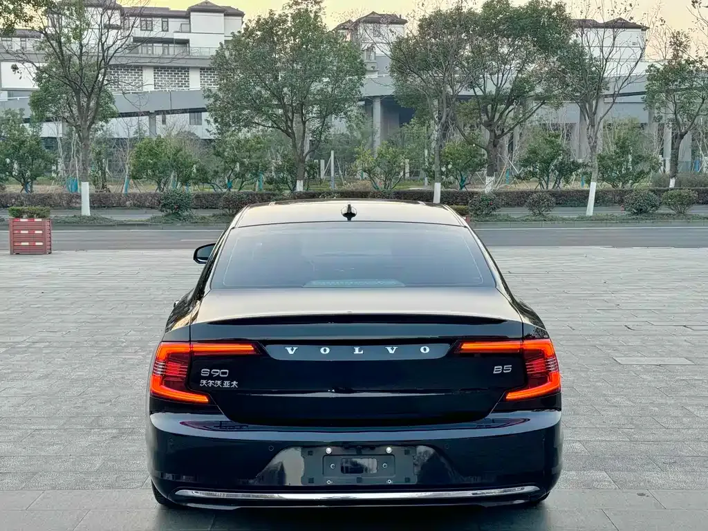 Volvo S90 — фото 9