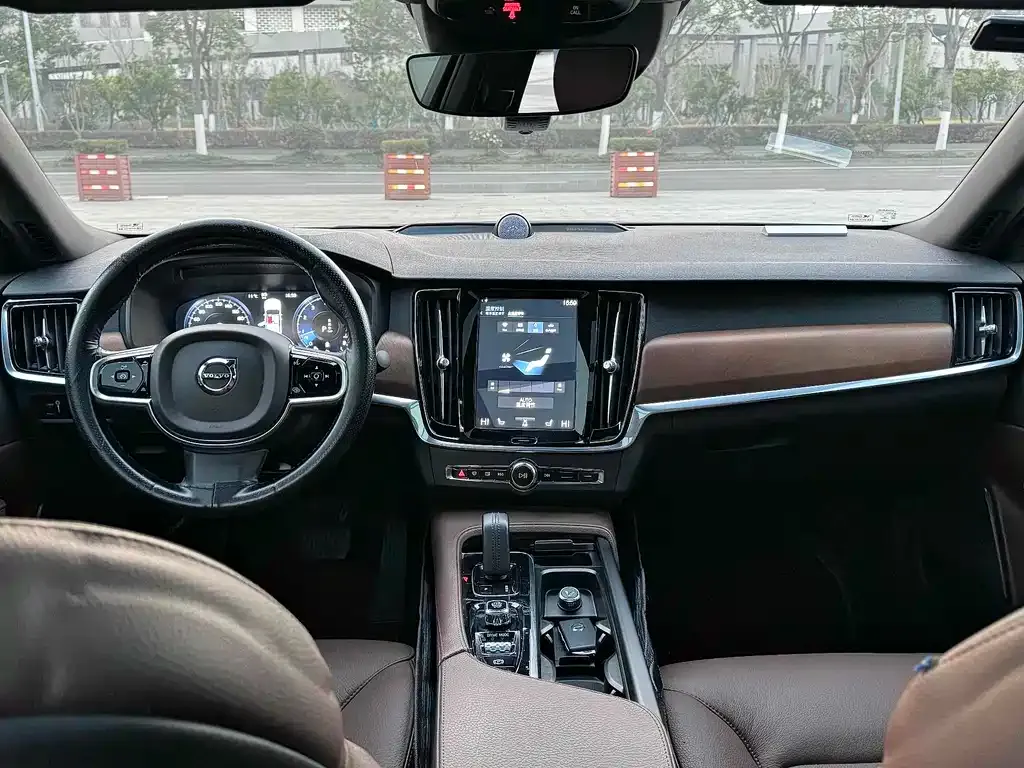 Volvo S90 — фото 3