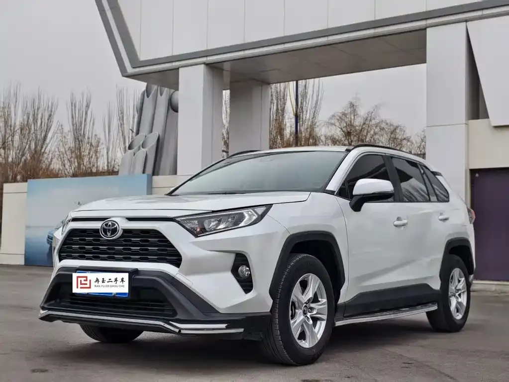 Toyota RAV4 — фото 1