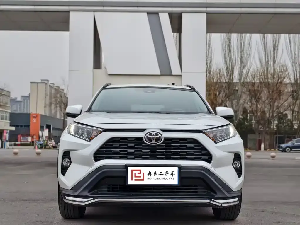 Toyota RAV4 — фото 6