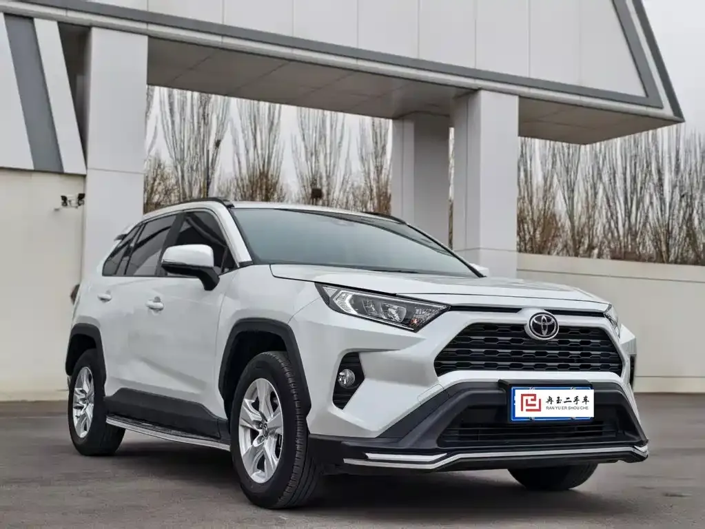 Toyota RAV4 — фото 3