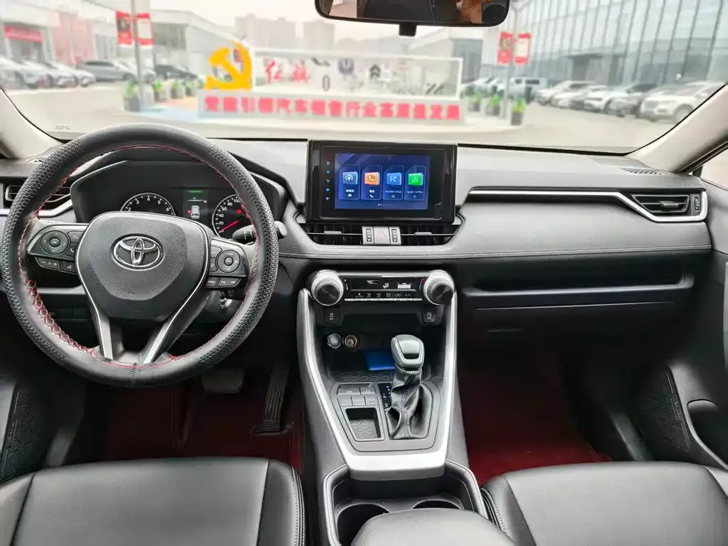 Toyota RAV4 — фото 5