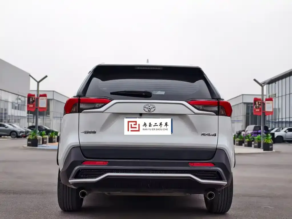 Toyota RAV4 — фото 2
