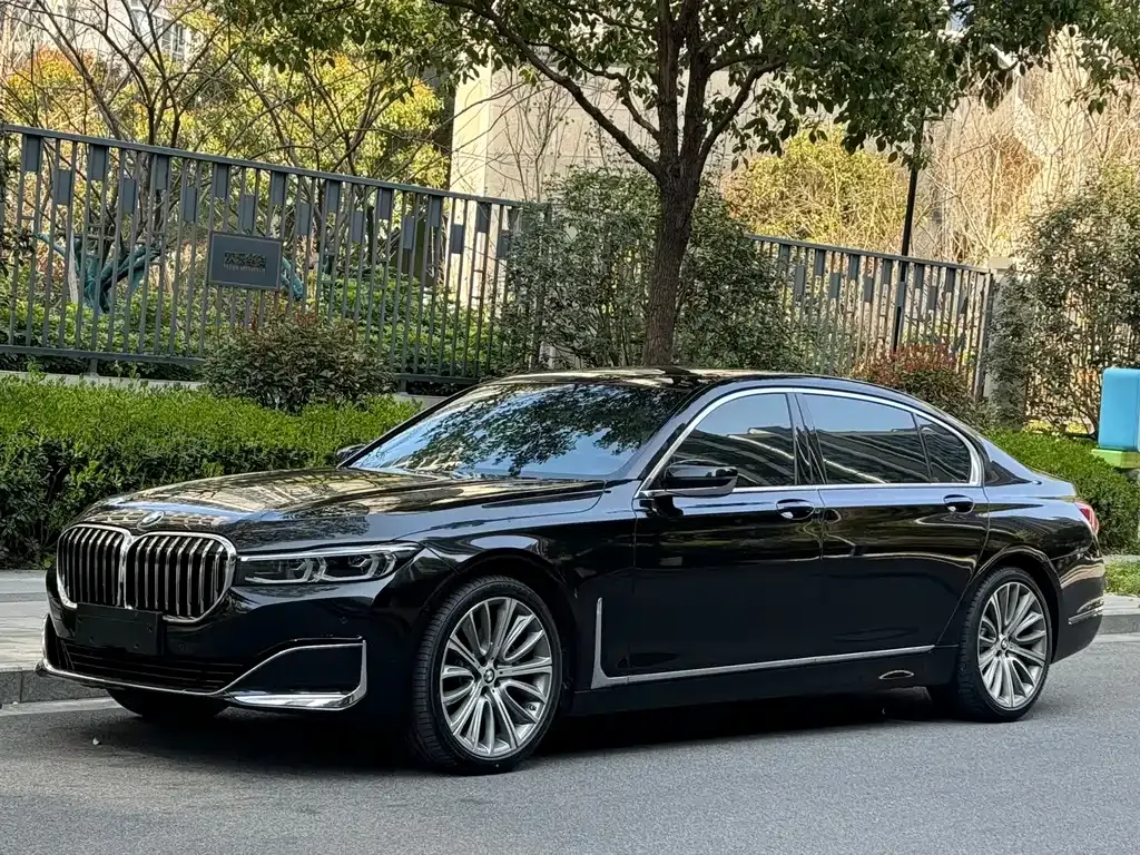 BMW 7 Series — фото 1