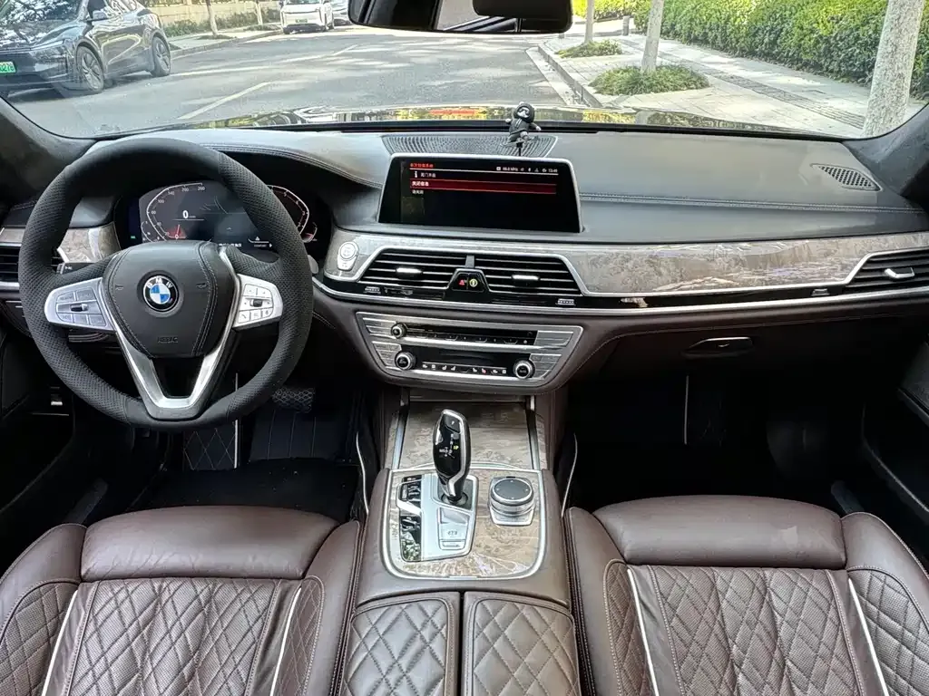 BMW 7 Series — фото 4