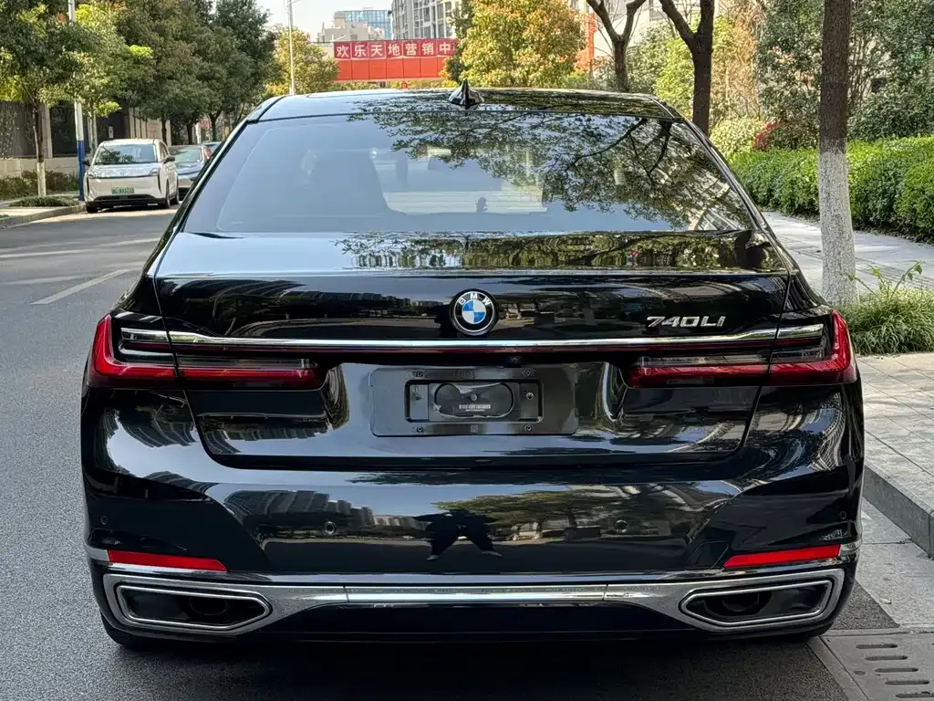 BMW 7 Series — фото 10