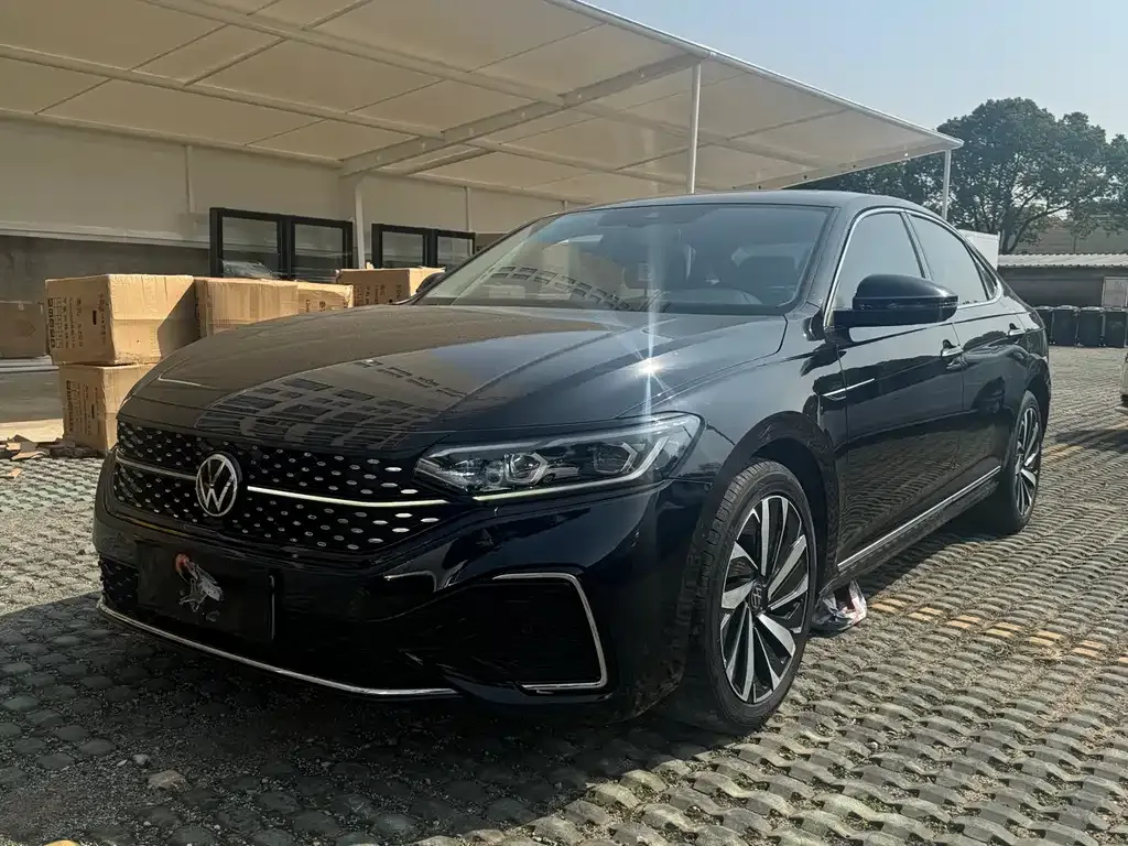 Volkswagen Passat — фото 1