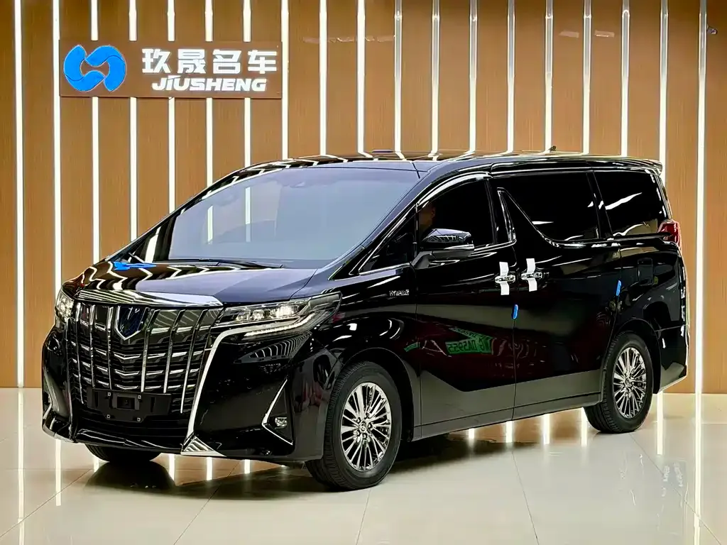 Toyota Alphard — фото 1