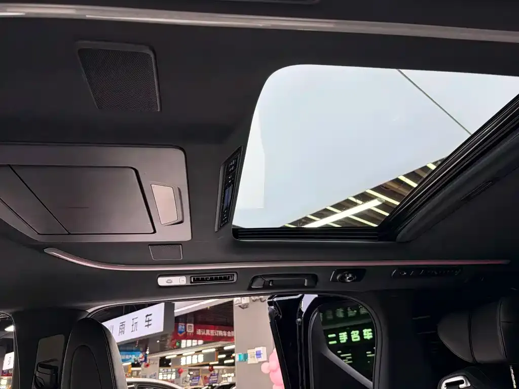 Toyota Alphard — фото 2
