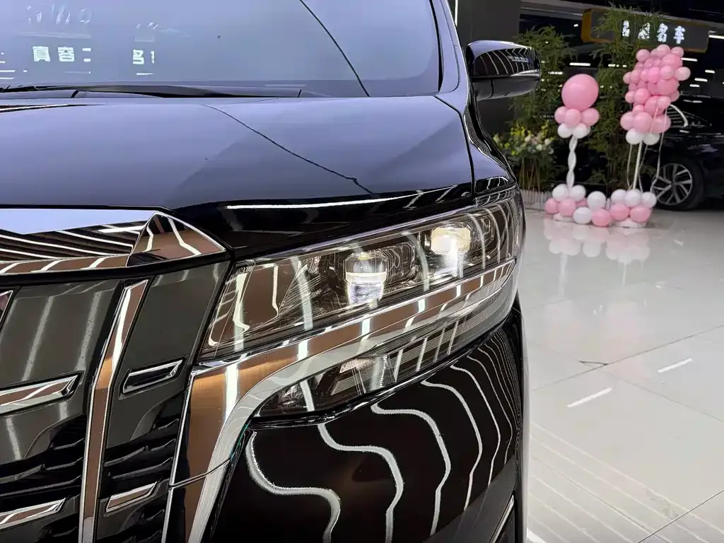 Toyota Alphard — фото 3