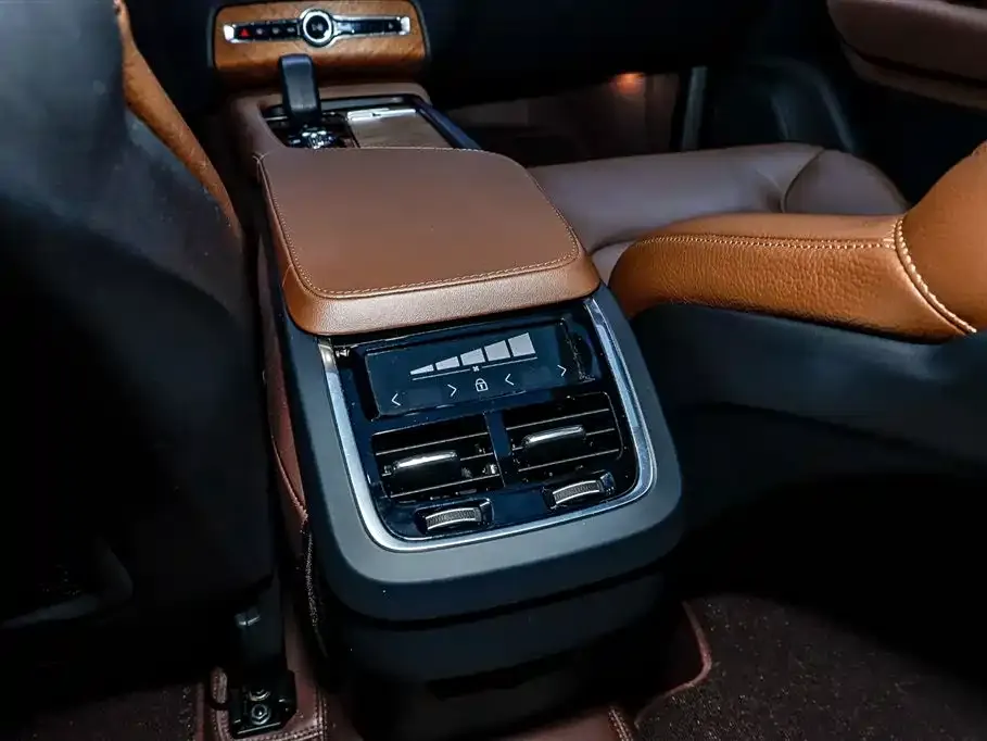 Volvo XC90 — фото 2