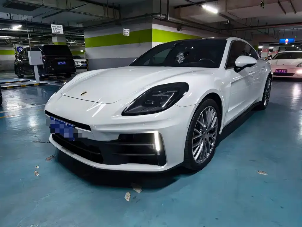 Porsche Panamera — фото 1