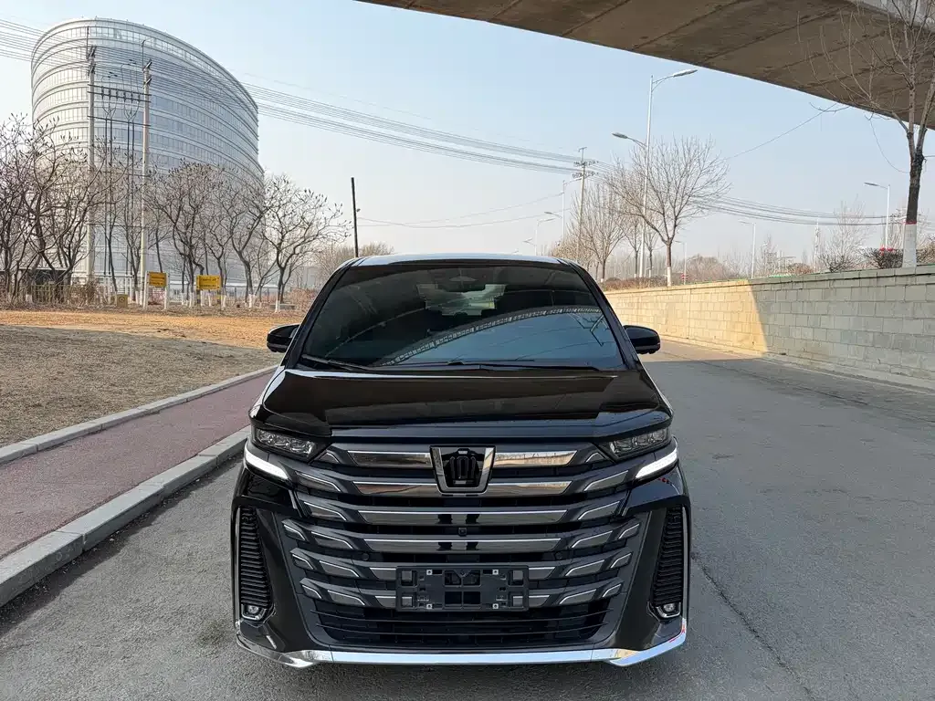 Toyota Vellfire — фото 2