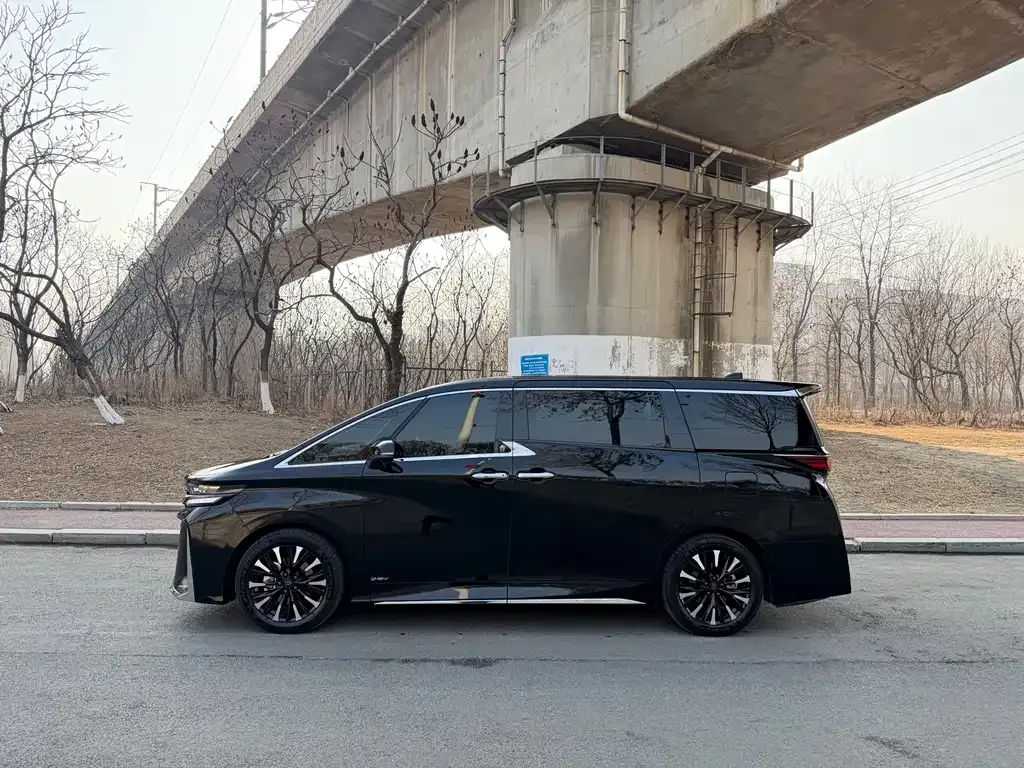 Toyota Vellfire — фото 3