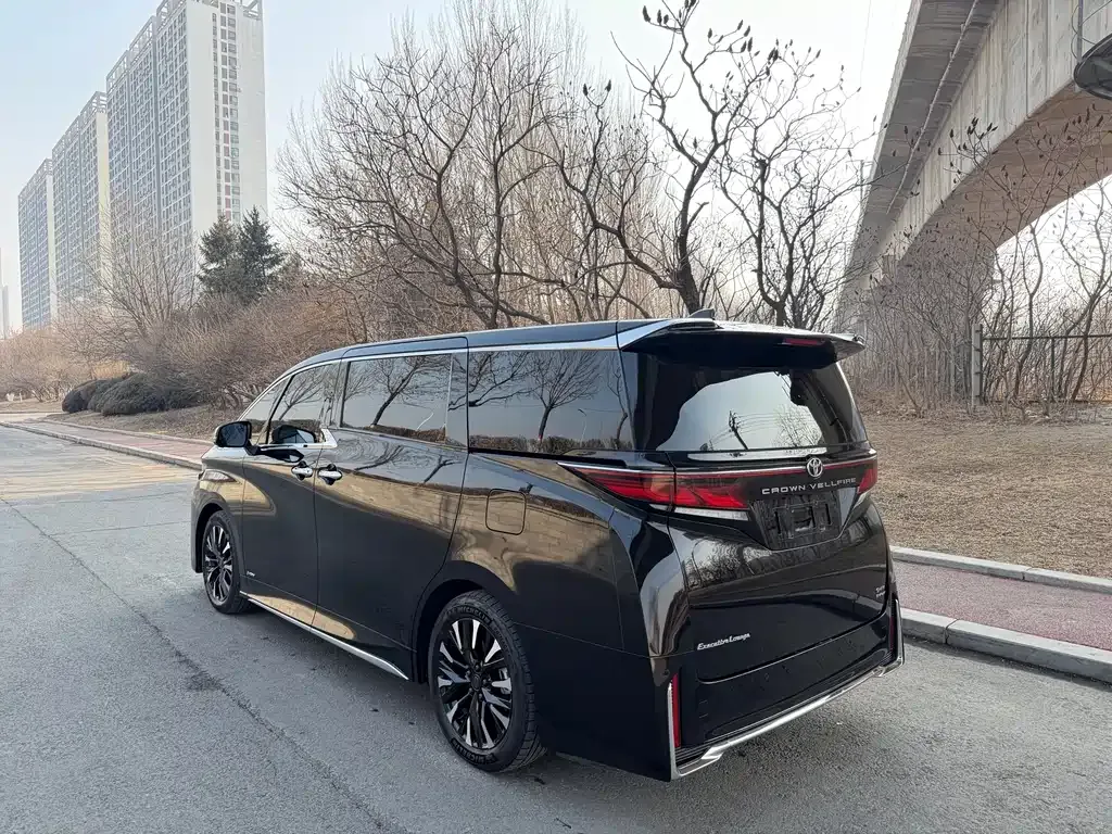 Toyota Vellfire — фото 8