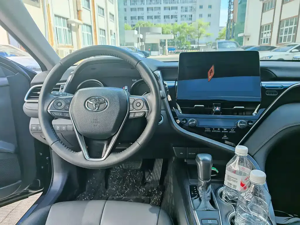 Toyota Camry — фото 9