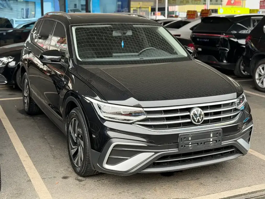 Volkswagen Tiguan L — фото 6
