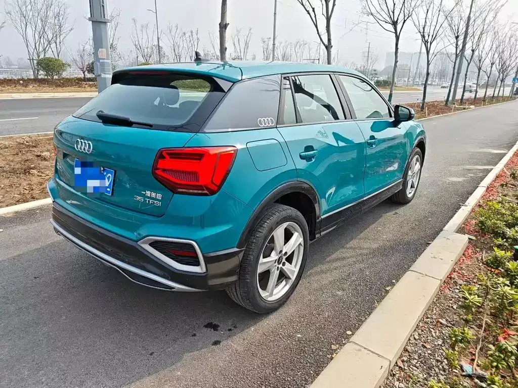 Audi Q2L — фото 10