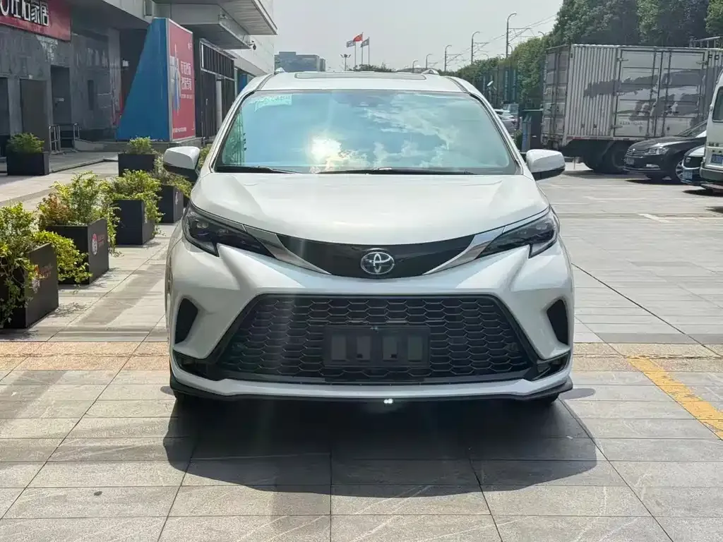 Toyota Granvia — фото 7