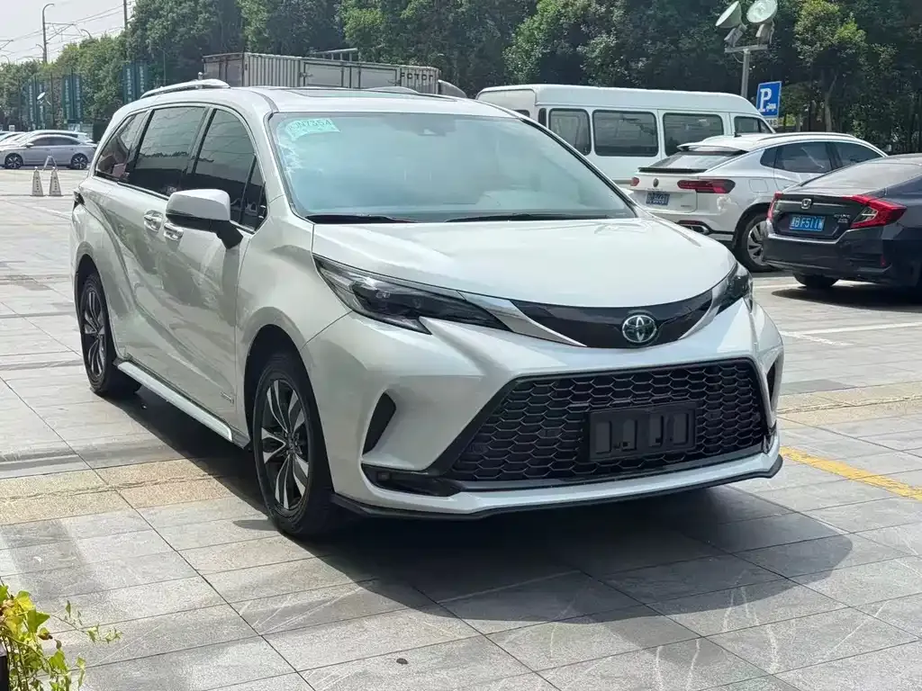 Toyota Granvia — фото 8