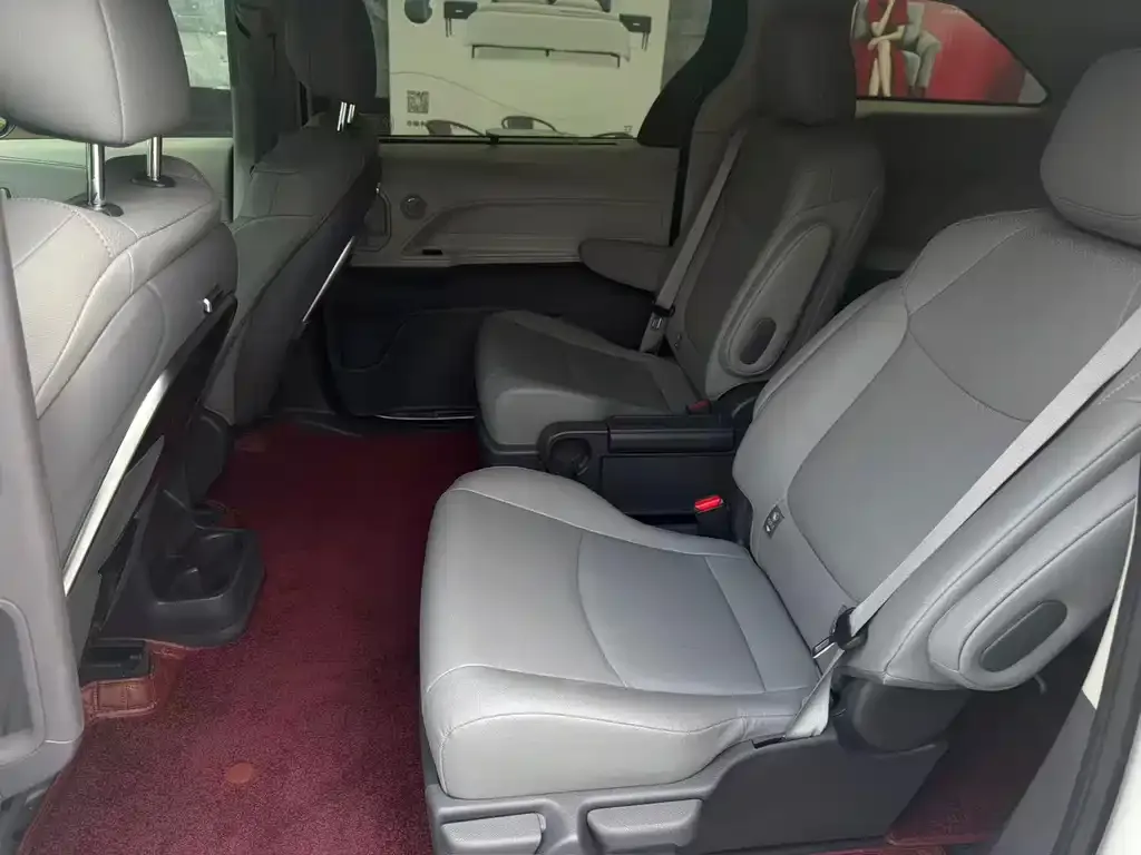 Toyota Granvia — фото 6