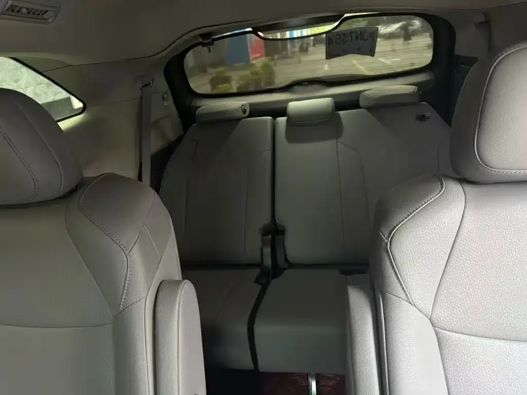 Toyota Granvia — фото 9