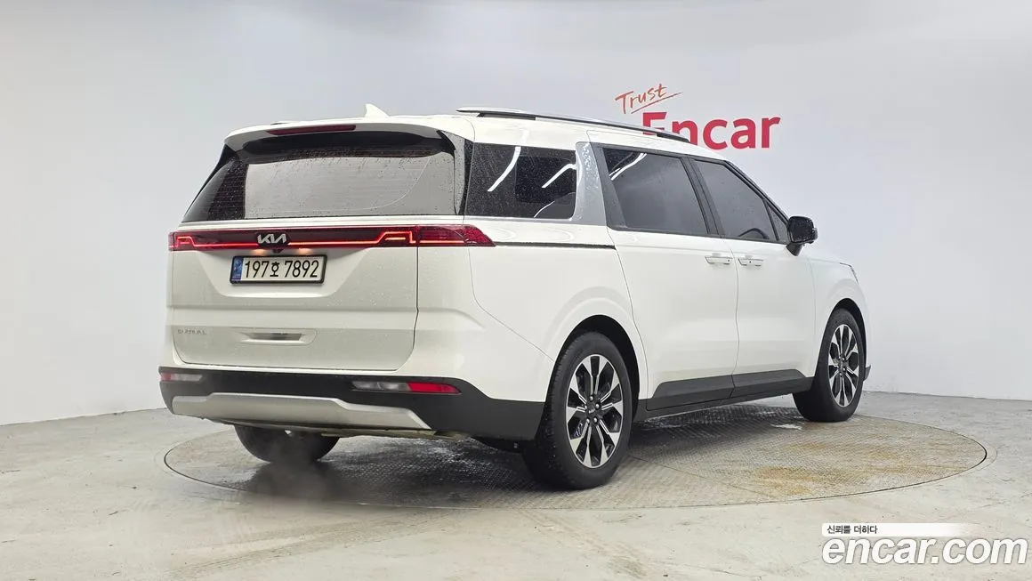 Kia Carnival — фото 4