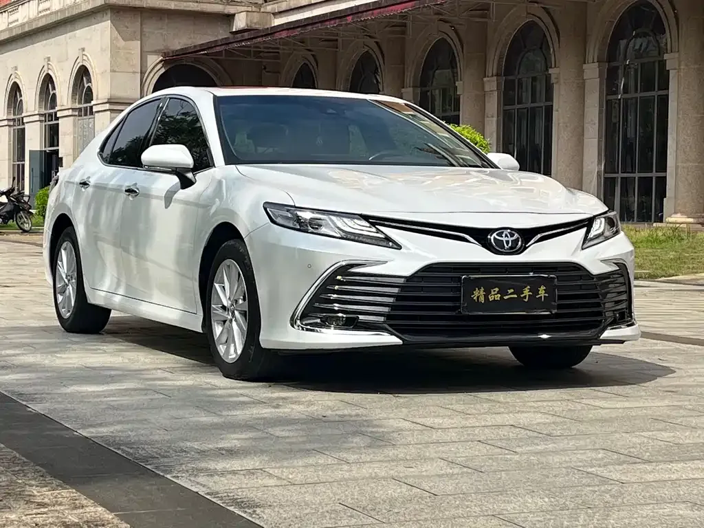 Toyota Camry — фото 8