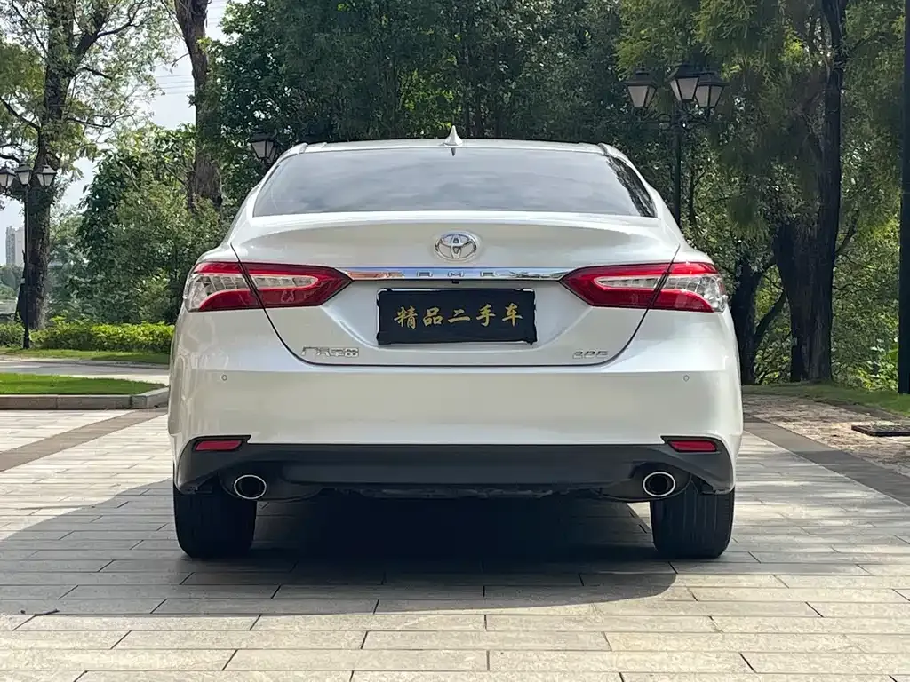 Toyota Camry — фото 9