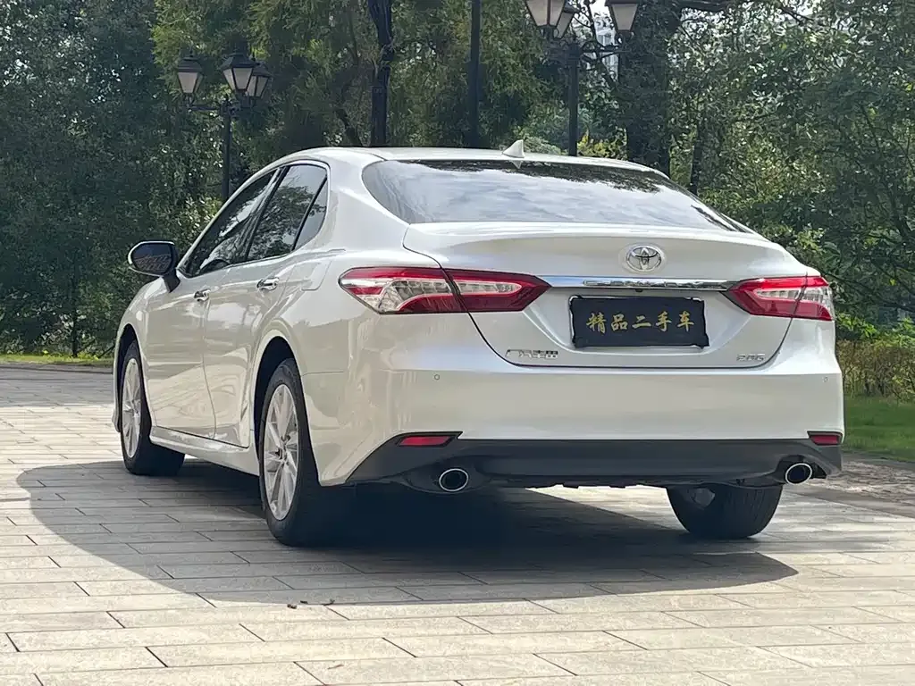 Toyota Camry — фото 4
