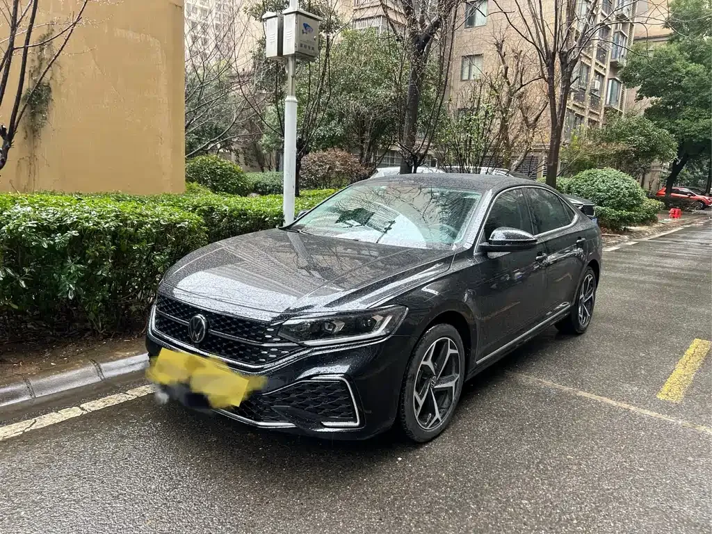 Volkswagen Passat — фото 1