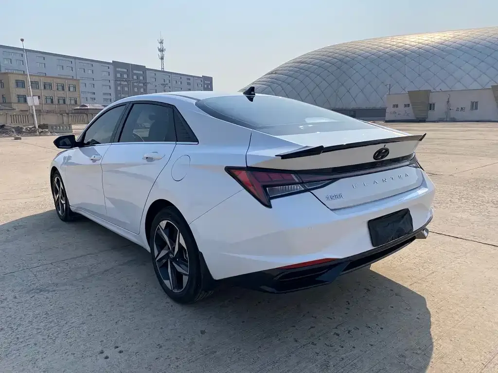 Hyundai Elantra — фото 3