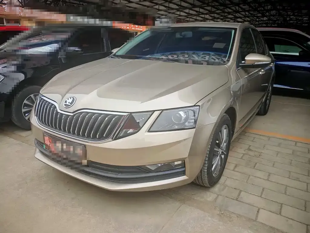 Skoda Octavia — фото 1