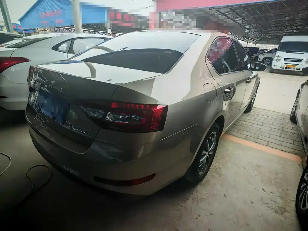 Skoda Octavia — фото 3