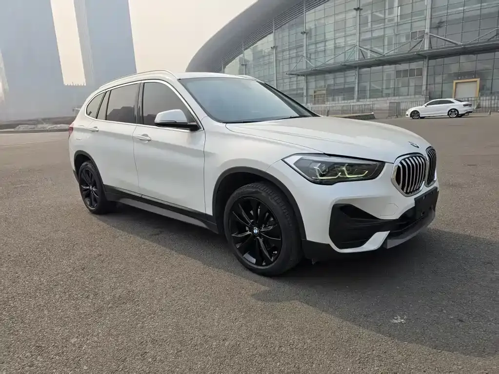 BMW X1 — фото 8