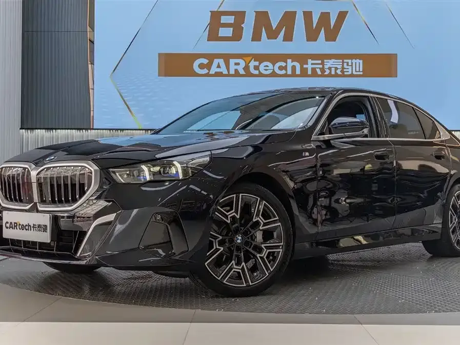 BMW 5 Series — фото 1