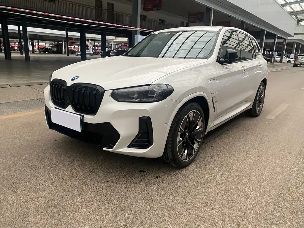 BMW iX3 — фото 1