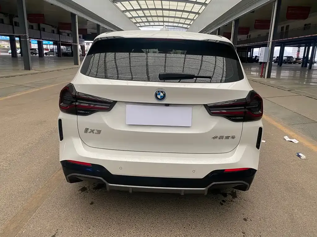 BMW iX3 — фото 10