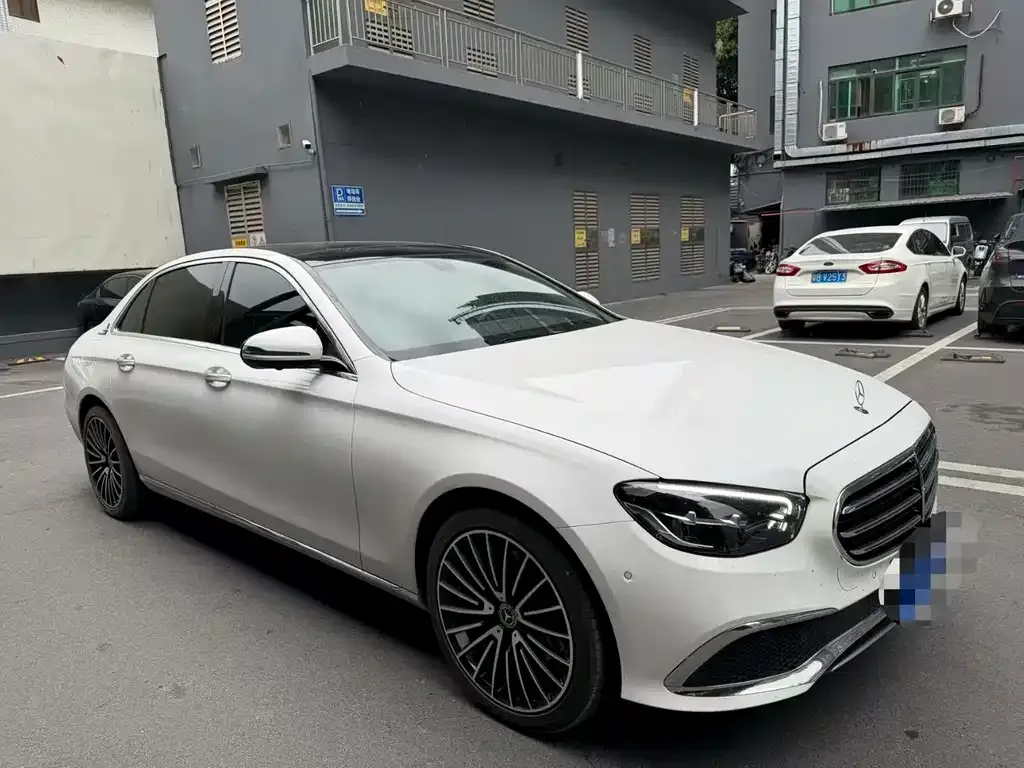 Mercedes-Benz E-Class — фото 5