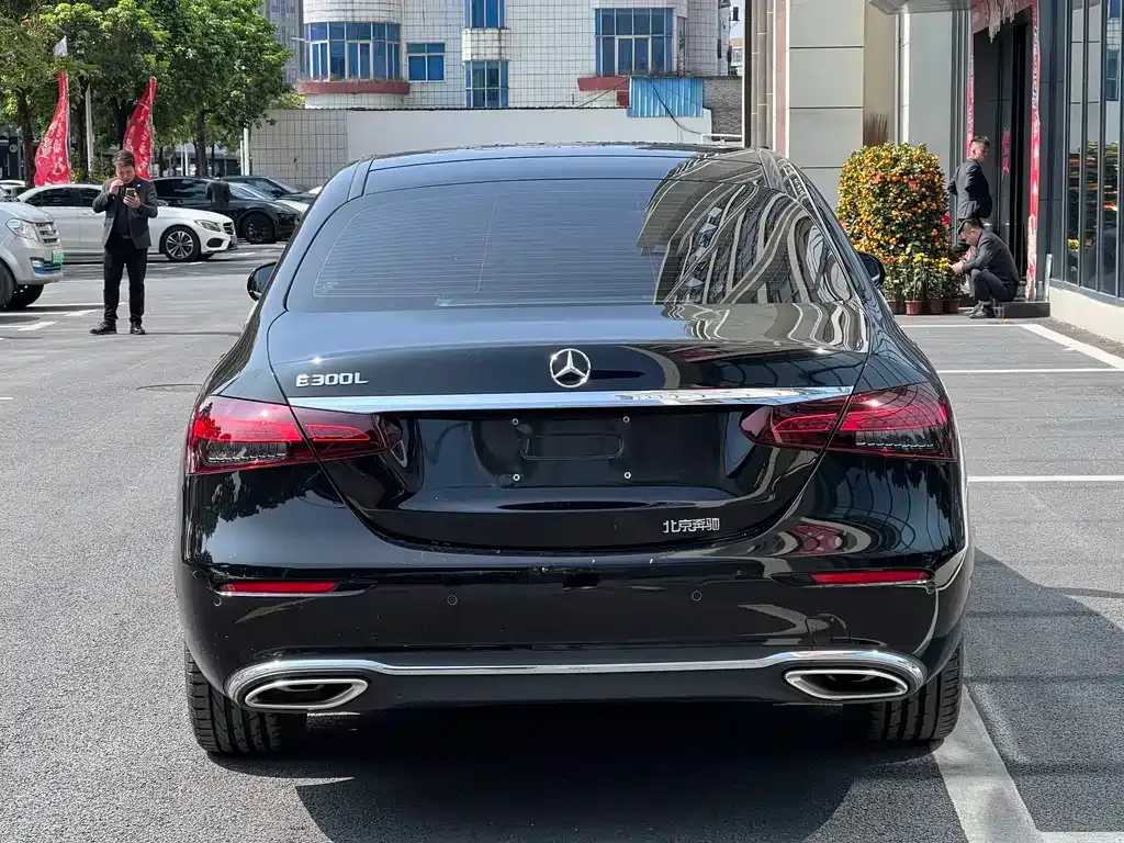 Mercedes-Benz E-Class — фото 10