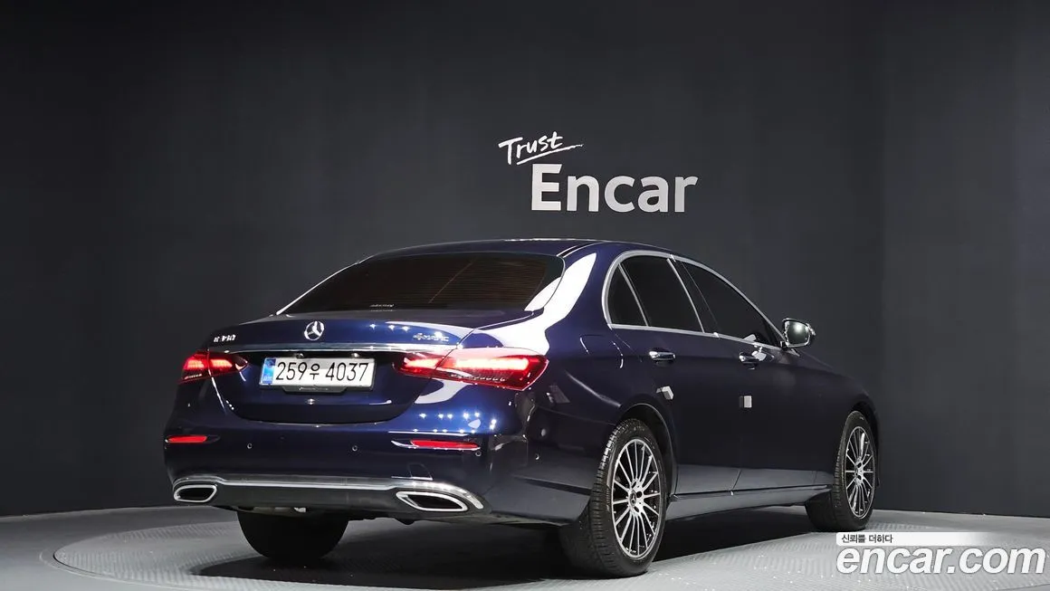 Mercedes-Benz E-Class — фото 7