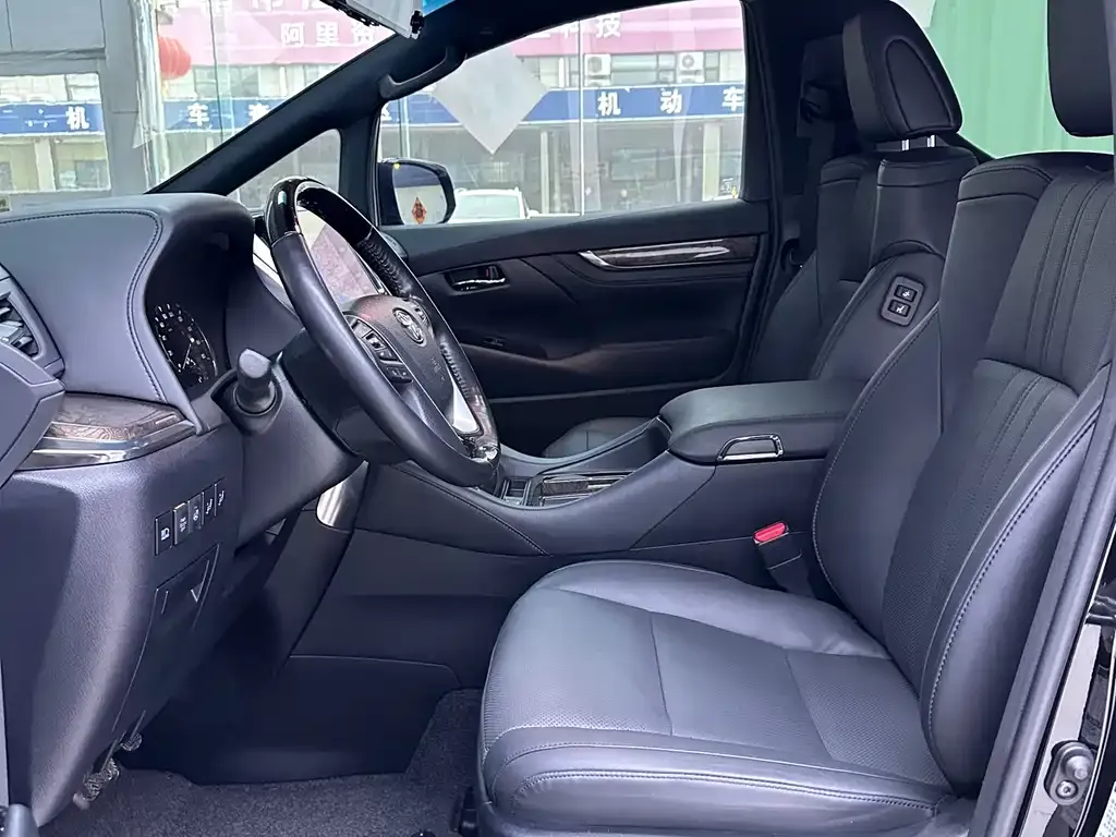 Toyota Alphard — фото 3